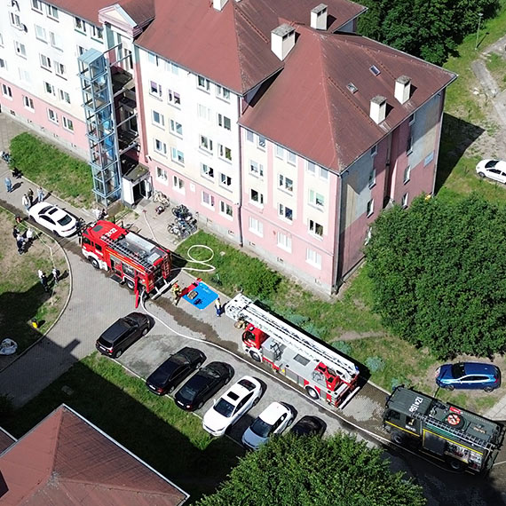 Pożar w piwnicy na ulicy Krzywej: Strażacy ewakuowali 19 osób
