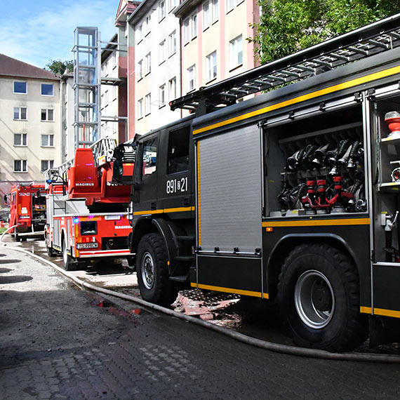 Pożar w piwnicy na ulicy Krzywej: Strażacy ewakuowali 19 osób