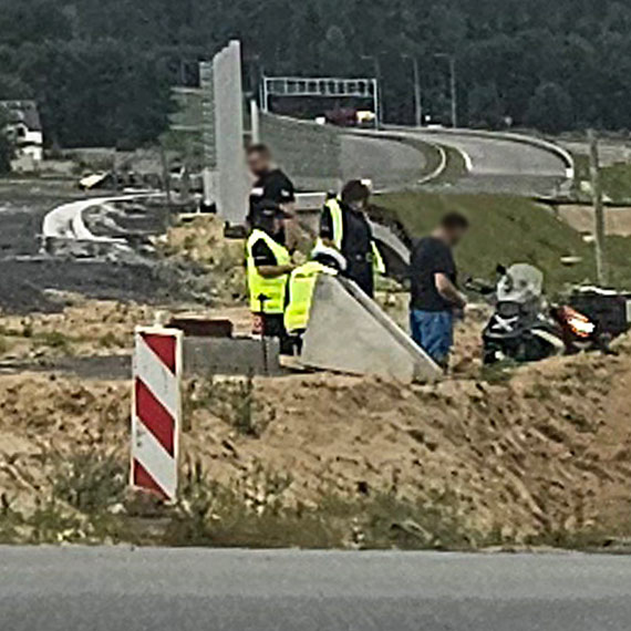 Motocyklista wypadł z drogi na obwodnicy Dargobądza
