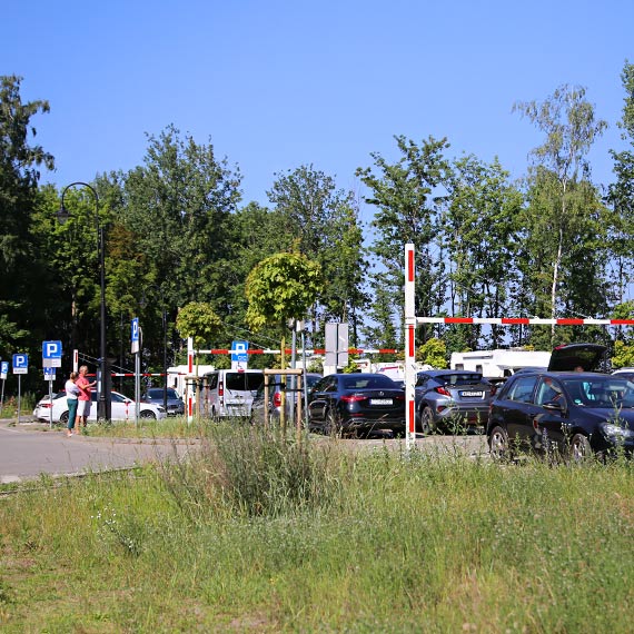 Nowe ograniczniki wysokości: Kampery nie zajmą już miejsc parkingowych w Świnoujściu