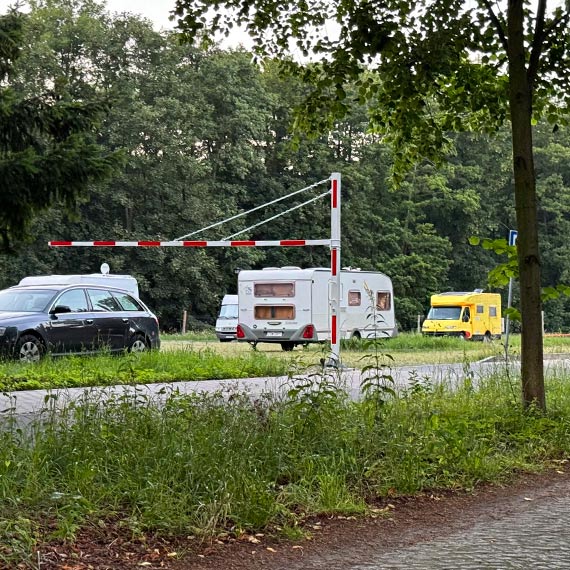 Nowe ograniczniki wysokości: Kampery nie zajmą już miejsc parkingowych w Świnoujściu