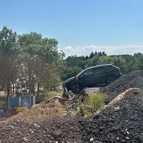 Lexus nad Skarpą: Tajemnicze zdarzenie przy budowie drogi S3 za Wolinem