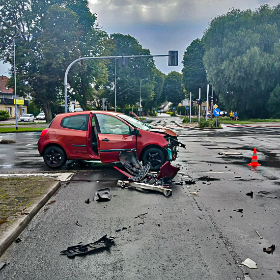 Zderzenie samochodów na skrzyżowaniu ulicy 11 Listopada z Matejki