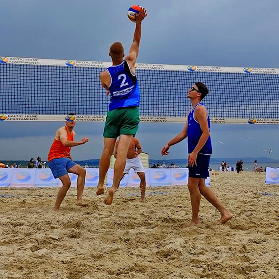 II Wakacyjny Turniej Siatkwki Plaowej na winoujskiej Play – Zapraszamy!