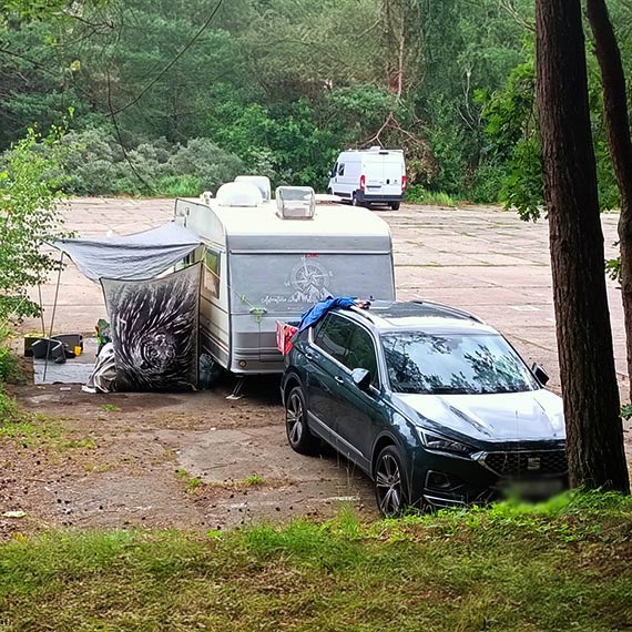 winoujcie: Mieszkaniec zastanawia si nad przeznaczeniem parkingu przy ulicy Batyckiej – Pole namiotowe czy parking?