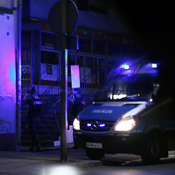Noownik na ulicach winoujcia: Mczyzna zosta zraniony w klatk piersiow. Zobacz film!