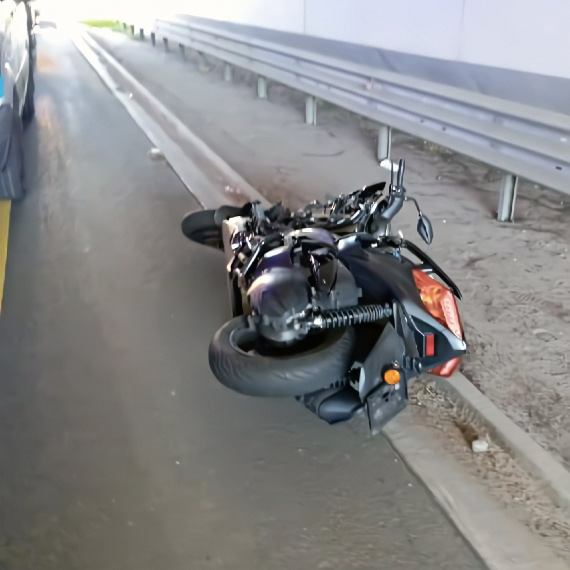 Poważny wypadek na DK3: Motocyklista na numerach ZSW stracił kończynę po zderzeniu z ciężarówką