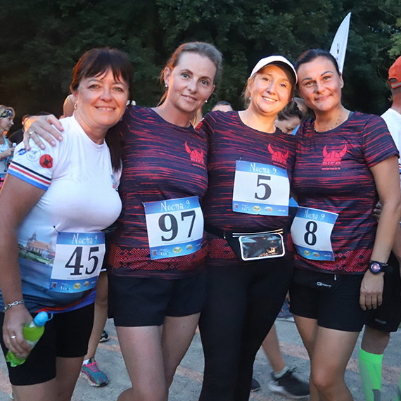 VII edycja biegu „Nocna 9” w ¦winouj¶ciu: Zwyciêstwa Arkadiusza Borysiuka i Ma³gorzaty Krynickiej Grzyb w gor±cej atmosferze