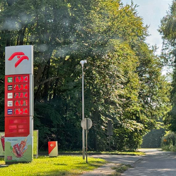 Dlaczego Świnoujście płaci więcej? Ceny paliwa w Międzyzdrojach znacząco niższe!