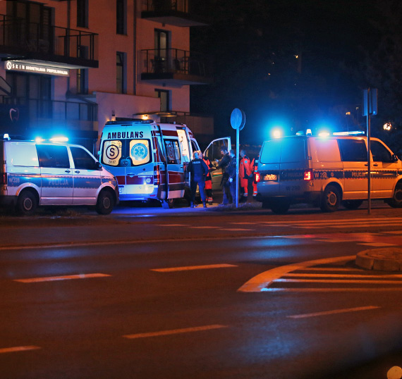 Mężczyzna pod wpływem alkoholu leżał na trawie – ratownicy w akcji