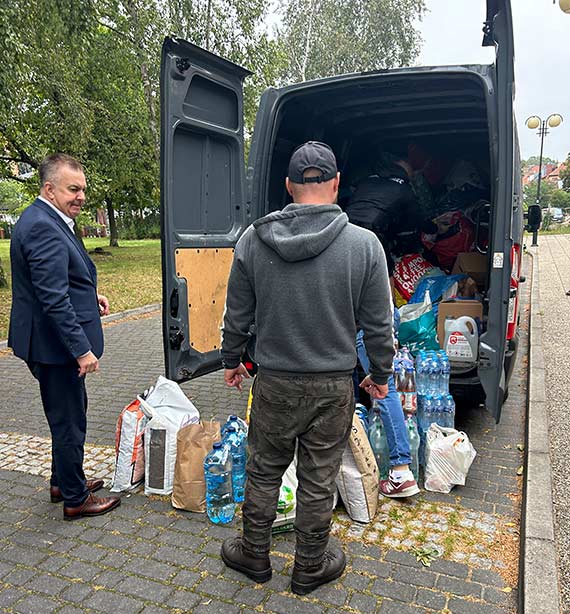 Mieszkańcy Świnoujścia mają wielkie serca. Przybywa darów dla powodzian