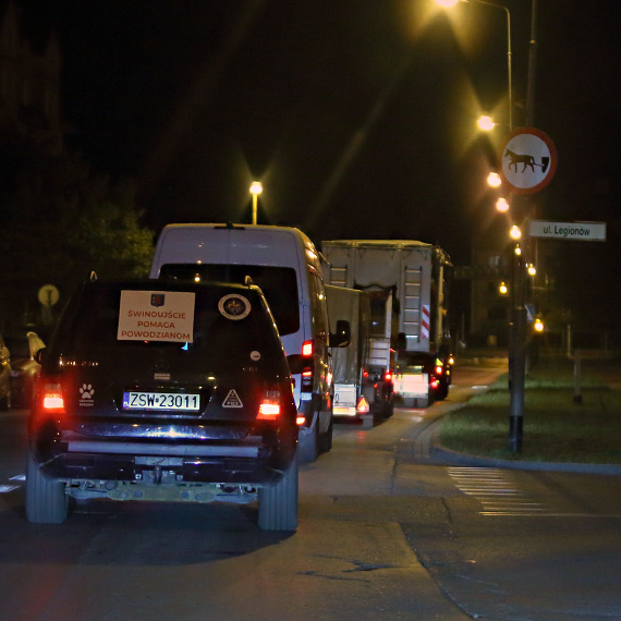 Pomoc płynie z północy: Świnoujście wysyła konwój do Dzierżoniowa
