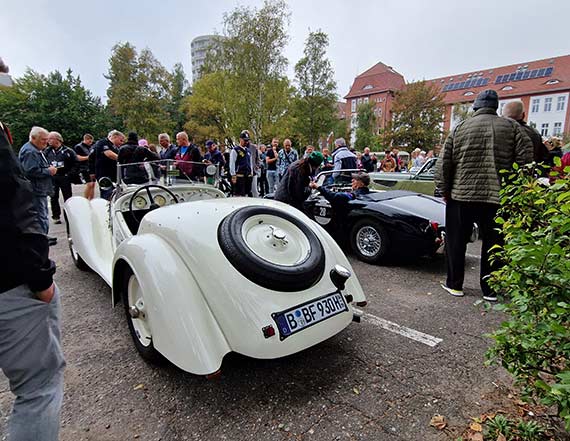 Kaiser Classic Tour 2024: Święto zabytkowych aut na Placu Mickiewicza