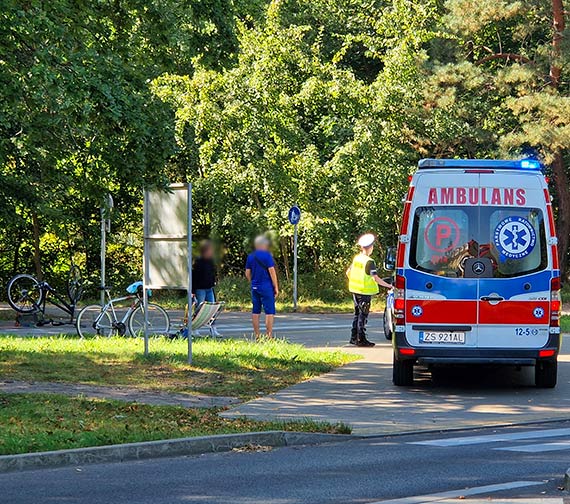 Groźny wypadek na ścieżce rowerowej: rowerzystka trafiła do szpitala po nagłym hamowaniu