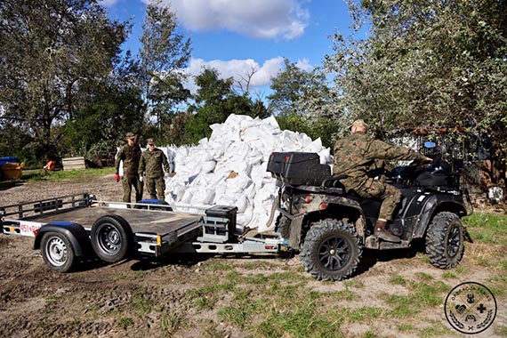 Operacja „Feniks”. Terytorialsi wspierają mieszkańców, ci odpłacają się życzliwością
