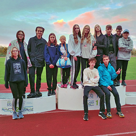 Sukcesy młodych lekkoatletów z Klubu OSiR „Wyspiarz” na zakończenie sezonu lekkoatletycznego