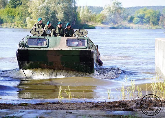Na wodzie, w powietrzu i na ziemi. Wojsko i straż pożarna na Odrze