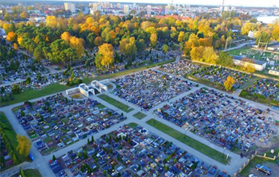 Wszystkich Świętych. Zmieniona organizacja ruchu, bezpłatne autobusy i parking