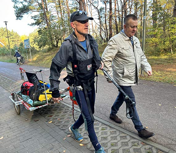Wędrowiec z pomocą dla zwierząt dotarł do Świnoujścia