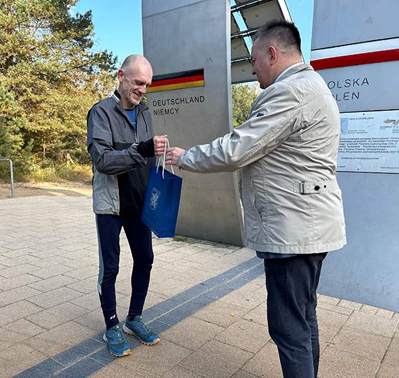 Wędrowiec z pomocą dla zwierząt dotarł do Świnoujścia