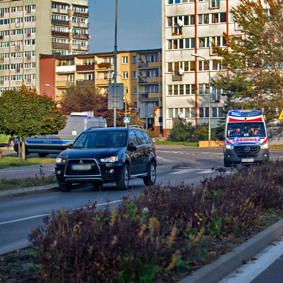 Wypadek na Matejki – 25-latek który jechał na hulajnodze trafił do szpitala