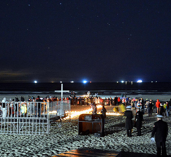 Morskie Zaduszki rozświetliły brzeg świnoujskiej plaży