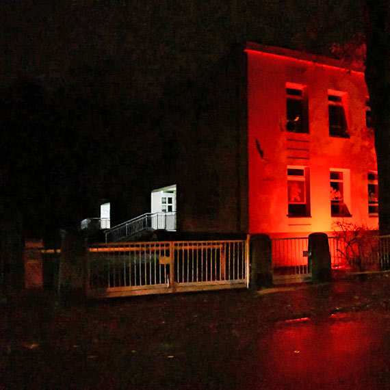 Podświetlone budynki w Świnoujściu symbolem sprzeciwu wobec przemocy