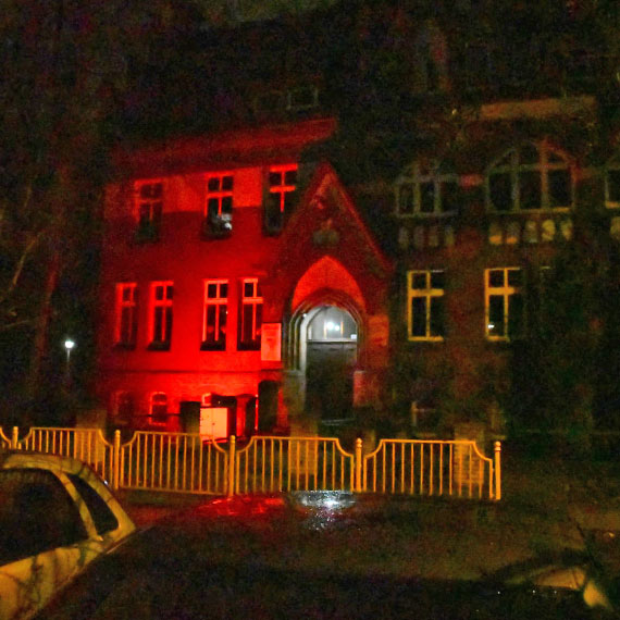 Podświetlone budynki w Świnoujściu symbolem sprzeciwu wobec przemocy