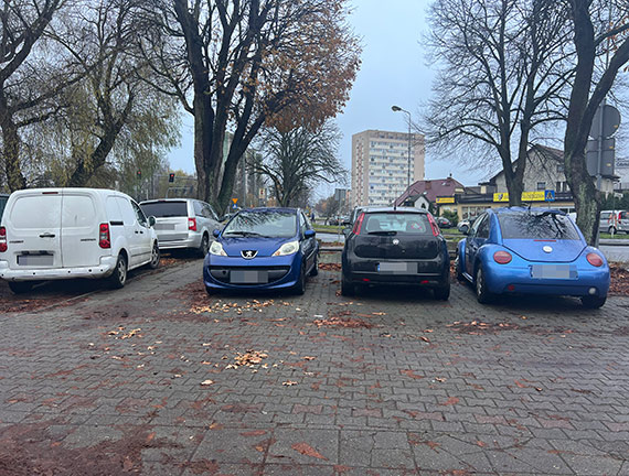Skwerek zamienia si w parking samochodowy