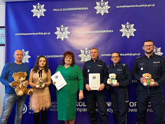Wspierające Misie trafiły w ręce zachodniopomorskich policjantów