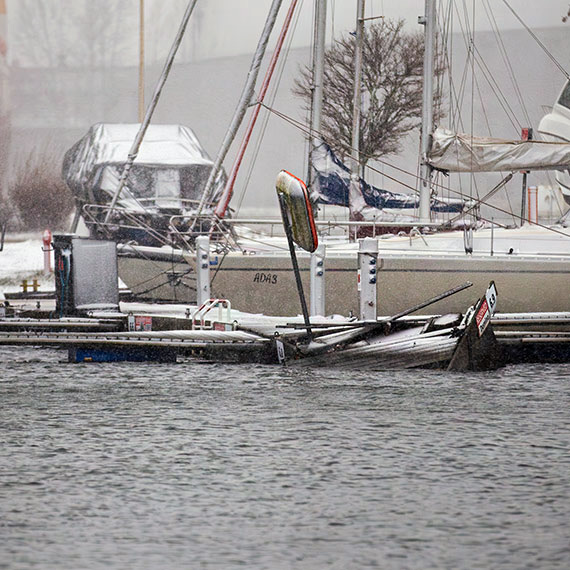 Zdezelowana Marina w Świnoujściu: port jachtowy w opłakanym stanie