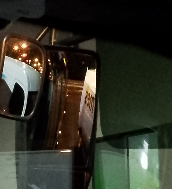 Parkowanie na skrzyżowaniu Grunwaldzka/Lutycka utrudnia ruch autobusów