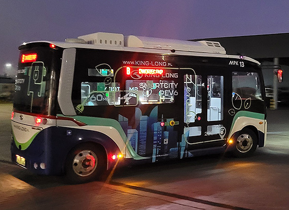 „Wygodny, zwinny i krótki”. Rozpoczęły się testy elektrycznego autobusu