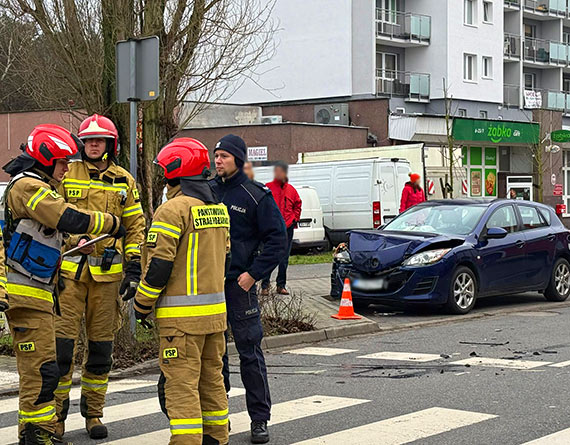 Kolizja na ulicy Markiewicza: Mazda uderzyła w Toyotę