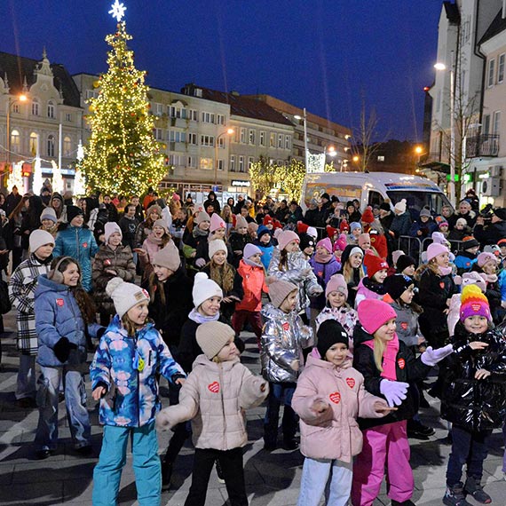 Gramy dla nich i oni graj dla swoich kolegw. Najmodsi mieszkacy byli gwiazdami rozpalajcymi wielkie serce WOP w winoujciu. Zobacz film!