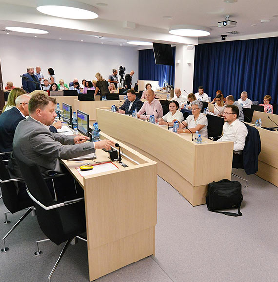 XIII Sesja Rady Miasta winoujcie – kluczowe tematy i decyzje