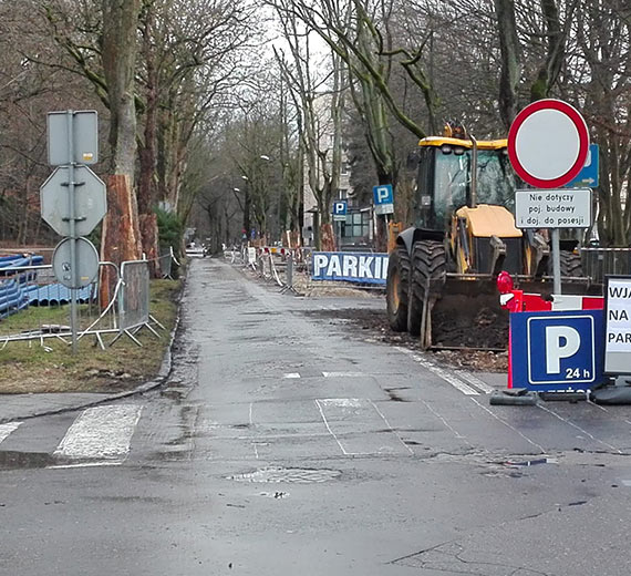 Przebudowa ulicy Henryka Sienkiewicza – trwaj intensywne prace rozbirkowe