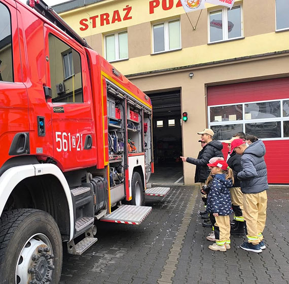Młodzieżowa Drużyna Pożarnicza z Przytoru odwiedziła strażaków JRG 1 w Świnoujściu