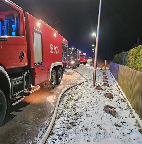 Pożar budynku jednorodzinnego w Świnoujściu – akcja strażaków trwała ponad trzy godziny