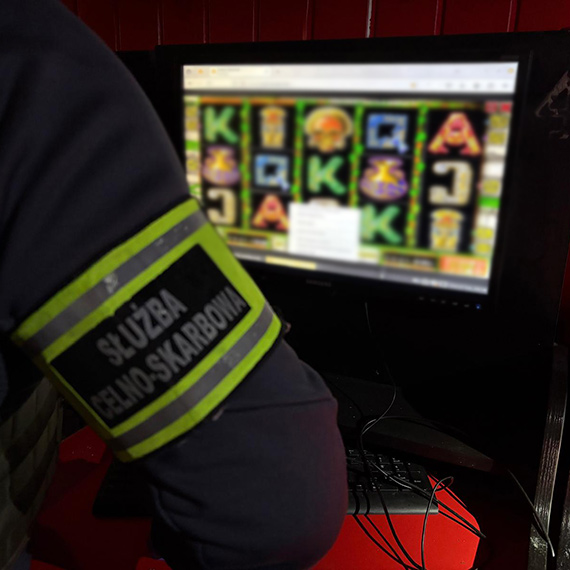 Celny cios KAS w nielegalny hazard w Świnoujściu