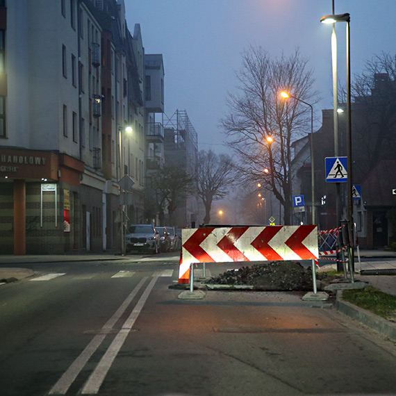 Nowe przycze, stara bolczka – nierwnoci asfaltu przy studzience