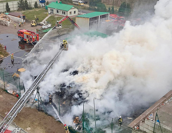 Grony poar na stacji przeadunkowej w Mokrawicy. W akcji 54 straakw i 24 pojazdy