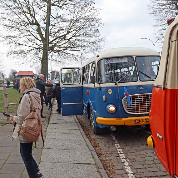 Historia winoujskiej komunikacji autobusowej znw na ulicach miasta. Spka wituje dzi swoje 20 urodziny
