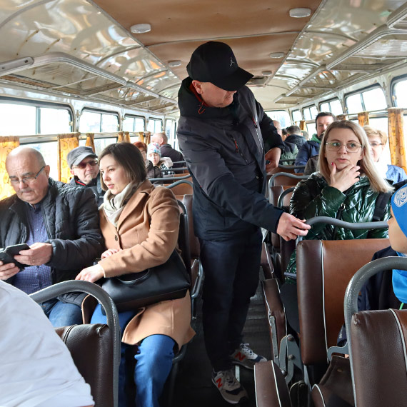 Historia winoujskiej komunikacji autobusowej znw na ulicach miasta. Spka wituje dzi swoje 20 urodziny
