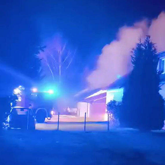 Poar garau przy ul. Rycerskiej. Spon Volkswagen Transporter