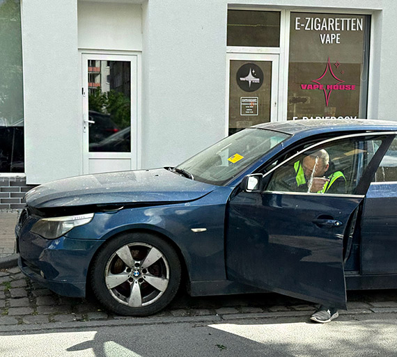 Sta tygodniami mimo zakazu. Stra miejska zaoya blokad, kierowca odjecha. Zgadnijcie ile zapaci mandatu