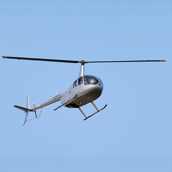 Helikopter nad głowami plażowiczów. „To nie atrakcja, tylko hałas!”