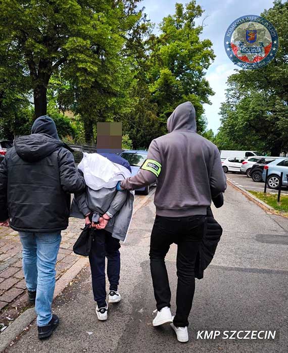Znaczne ilości narkotyków w mieszkaniu 27 - latka. Policjanci z KMP w Szczecinie zatrzymali mężczyznę – decyzją sądu trafił do aresztu na 3 miesiące