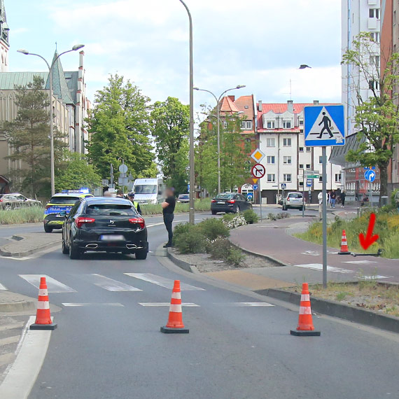 Wjechał hulajnogą na przejście dla pieszych
