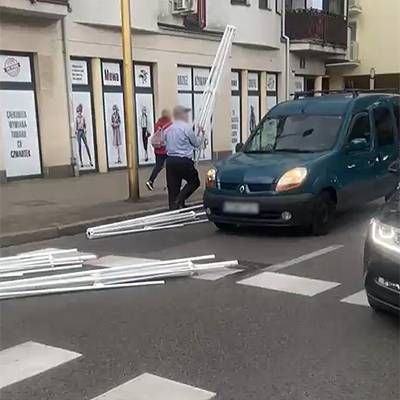 Dzień, w którym wszystko leci z rąk – dwa pechowe incydenty w centrum Świnoujścia
